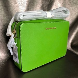 MICHAEL KORS SAFFIANO LEATHER JET SET CROSSBODY BG